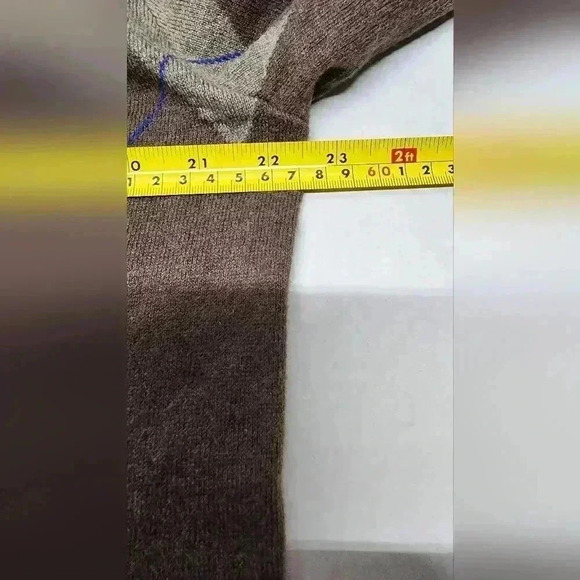 GAP MEN'S V-NECK SWEATER, LARGE - Picture 15 of 16